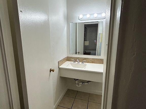 4th image of 1302 N Date St #29
