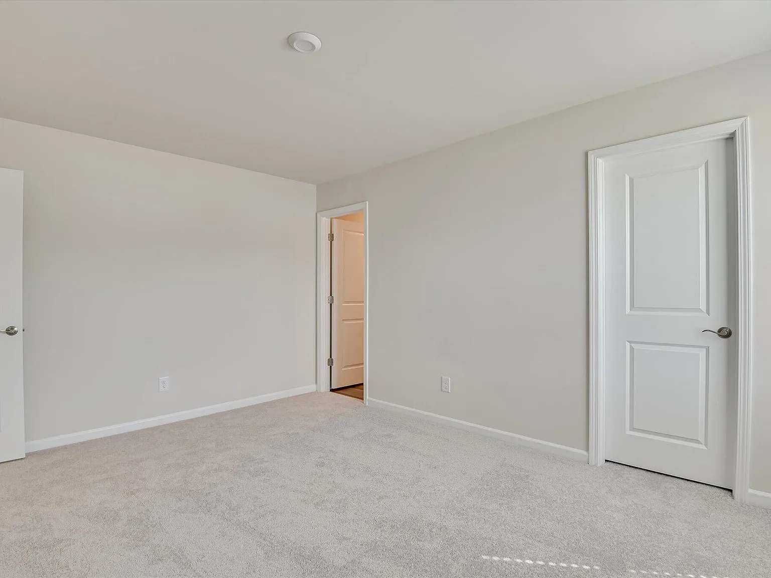 5 bed, 2797 sqft, $3,200 — Photo 4