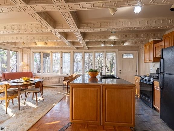 5th image of 28 Village Green Ct