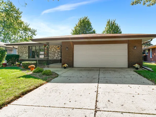 2613 Christina Dr, Lansing, IL 60438