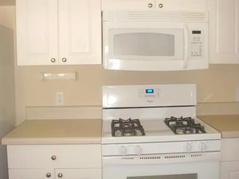 323 McKenna Cir — Photo 3