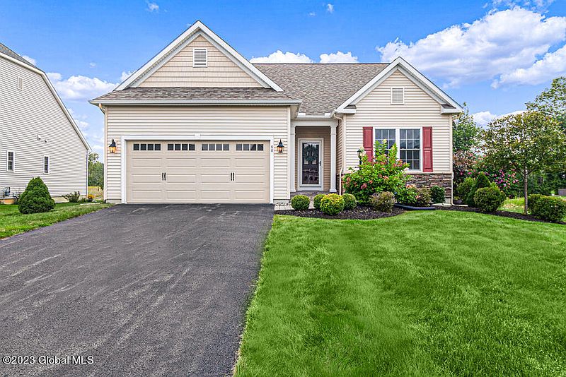 2nd image of 88 Honeysuckle Way