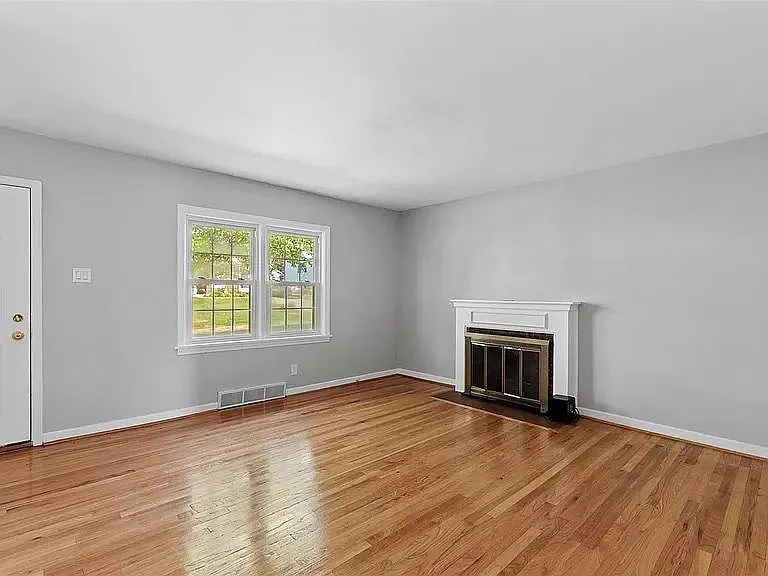 3 bed, 1.5 bath, 1756 sqft, $3,000 — Photo 4