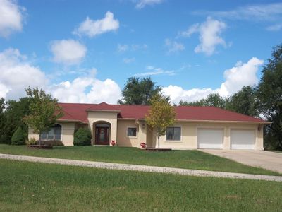 196 Cougar Dr, Great Bend, KS, 67530