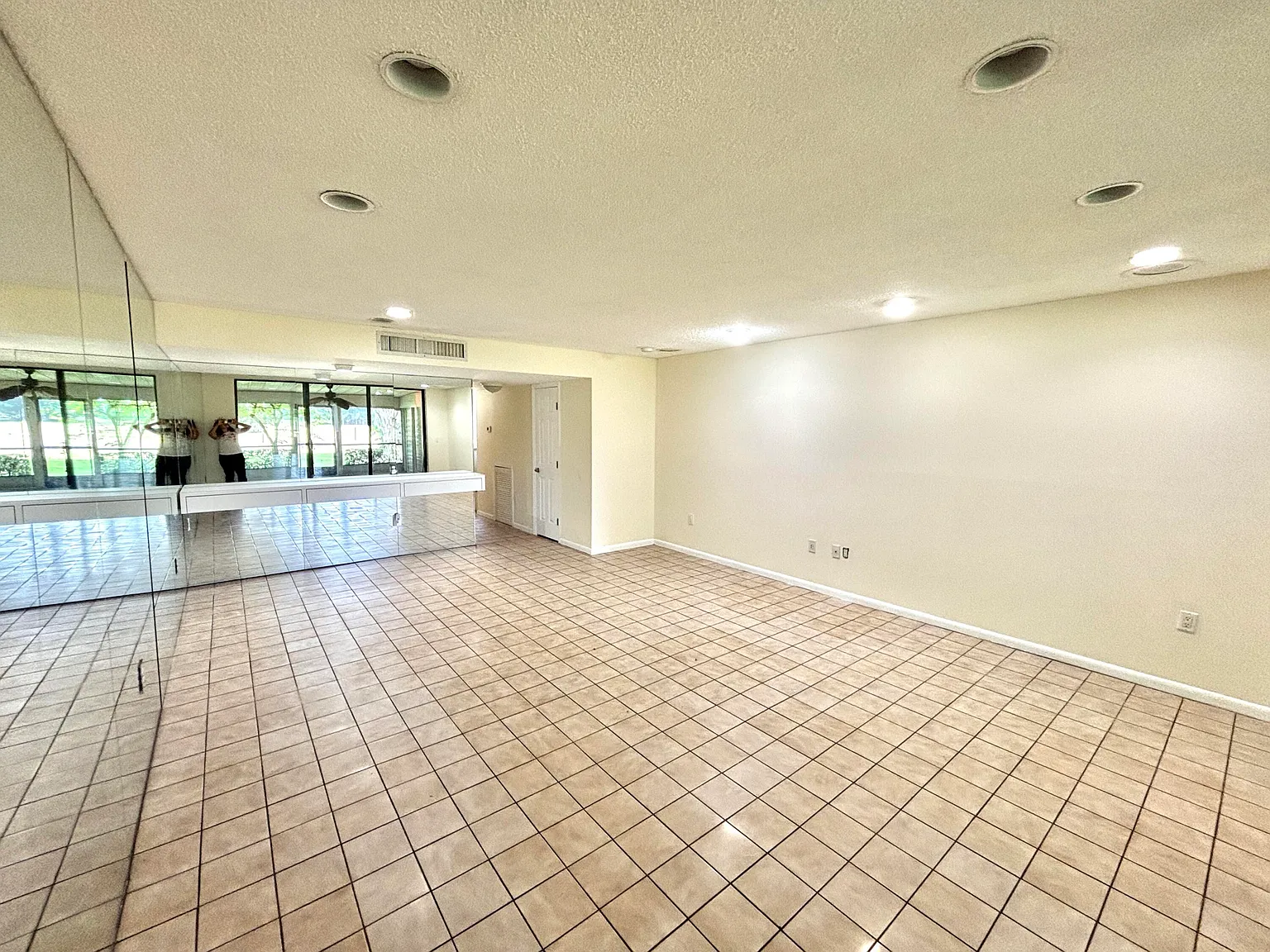 2 bed, 1.5 bath, 1502 sqft, $2,250 — Photo 4