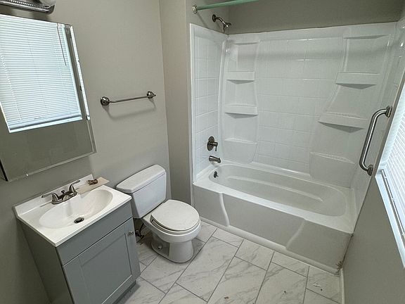 5th image of 304 Powhattan Ave APT B
