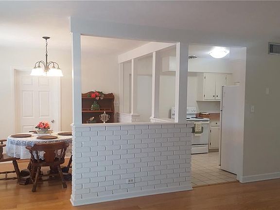 3rd image of 711 Avenue L SE