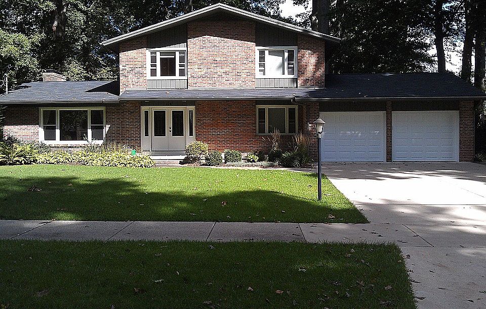 1st image of 119 W 37th St