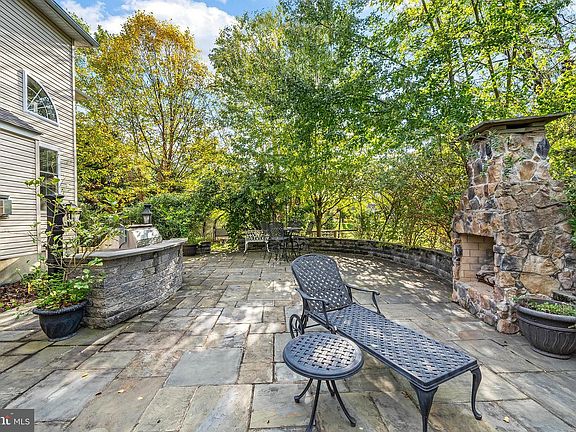 5th image of 290 Kendall Ct