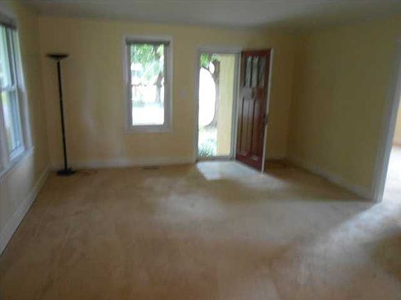 4th image of 9 Piedmont Cir