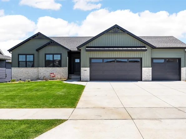 2401 Nature Ridge Dr NW, Cedar Rapids, IA 52405