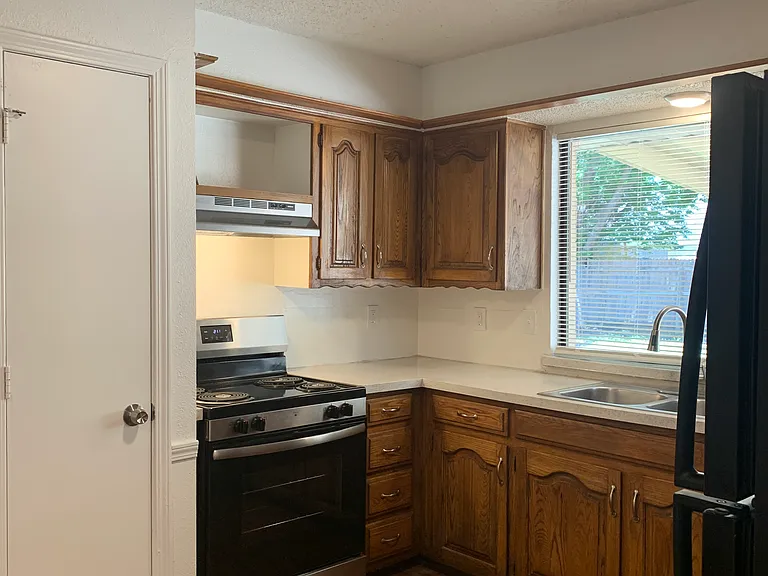 2926 Lake Park Dr — Photo 5