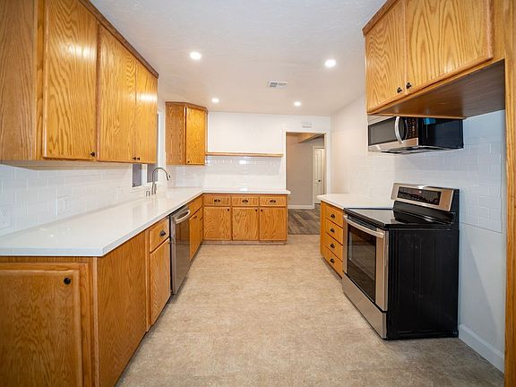 4th image of 3256 Strevel Way