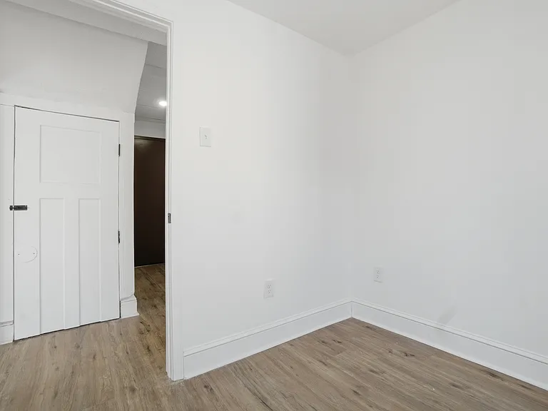 157 W Washington St — Photo 4