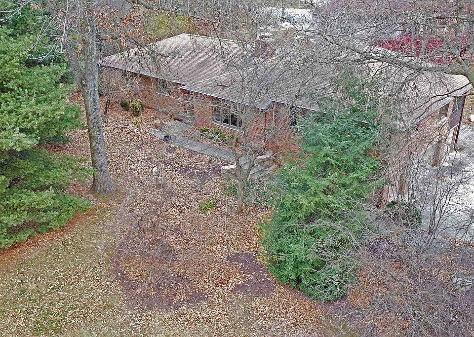 1st image of 3603 W Capilano Dr