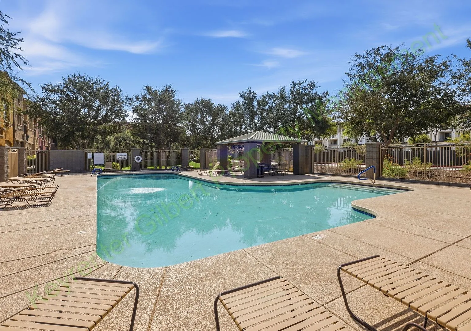 Stylish Chandler Condo with Community Pool in a Prime Location! — Photo 4