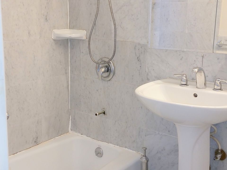 2nd image of 3205 Newtown Ave APT 4B