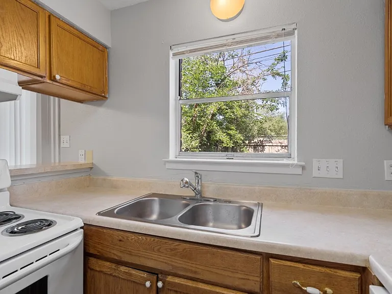 5800 Belmoor Dr #C — Photo 10