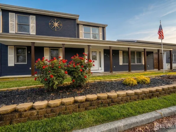 28 E Duchess Ave, Middletown, NJ 07748