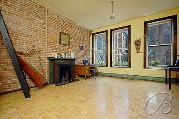 Sold by Bellmarc Realty | media 6