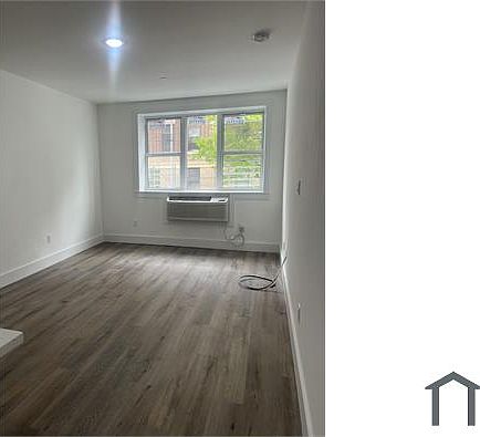 2nd image of 903 Eagle Ave #2B