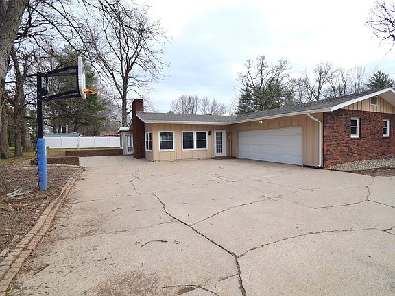 3rd image of 4 Webster Hill Est