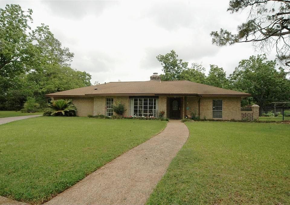 1st image of 13 Whittier Dr