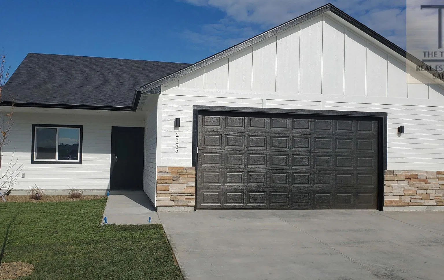 3 bed, 1351 sqft, $2,100 — Photo 1
