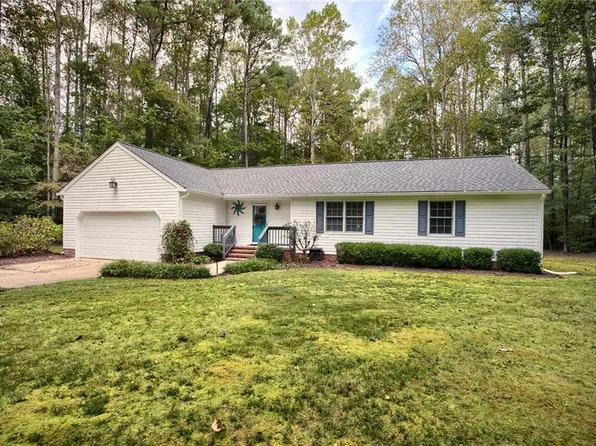 7095 Hunters Pointe Dr, Gloucester, VA 23061