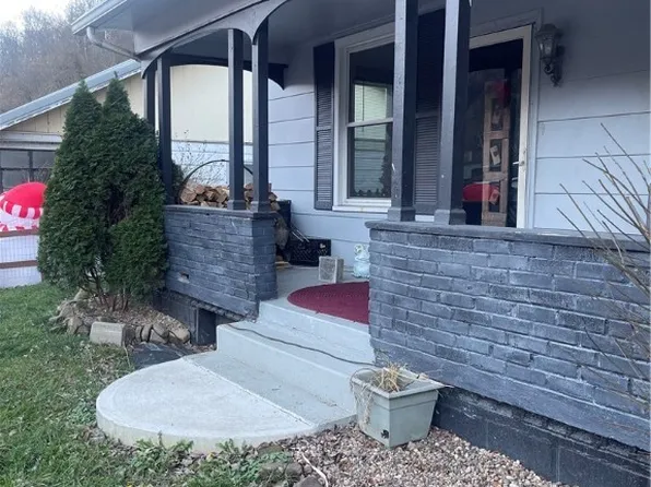 222 2nd Ave, Logan, WV 25601