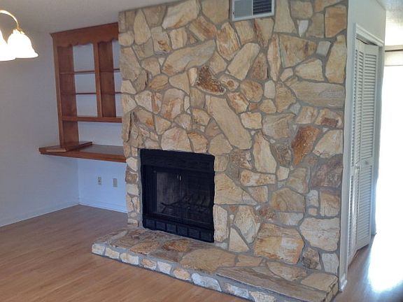 2nd image of 203 Abbey Ln