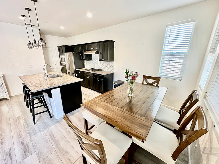 241 Aria Ave S — Photo 11