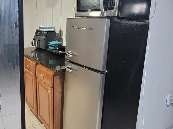 105 Blue Hill Ave #B, Milton, MA 02186
