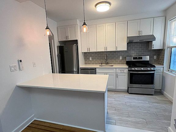 5th image of 10102 Ascan Ave