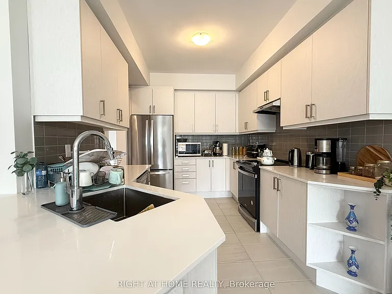 159 Seguin St — Photo 7