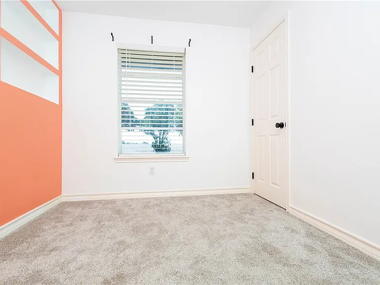 7629 Lang Rd — Photo 28