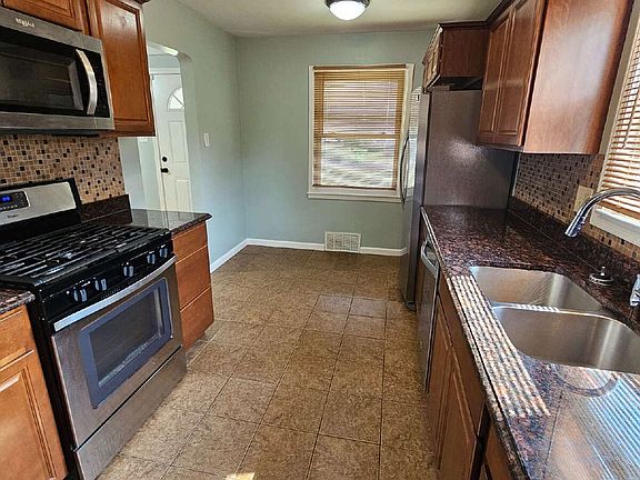 4th image of 8457 McKinley Ave
