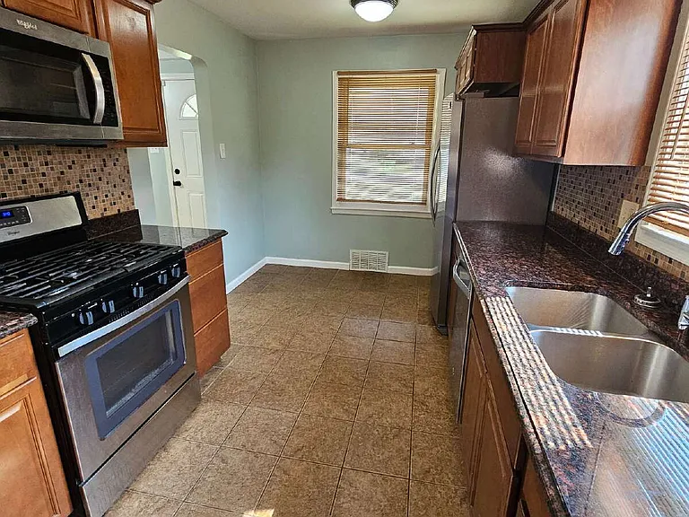 8457 McKinley Ave — Photo 4