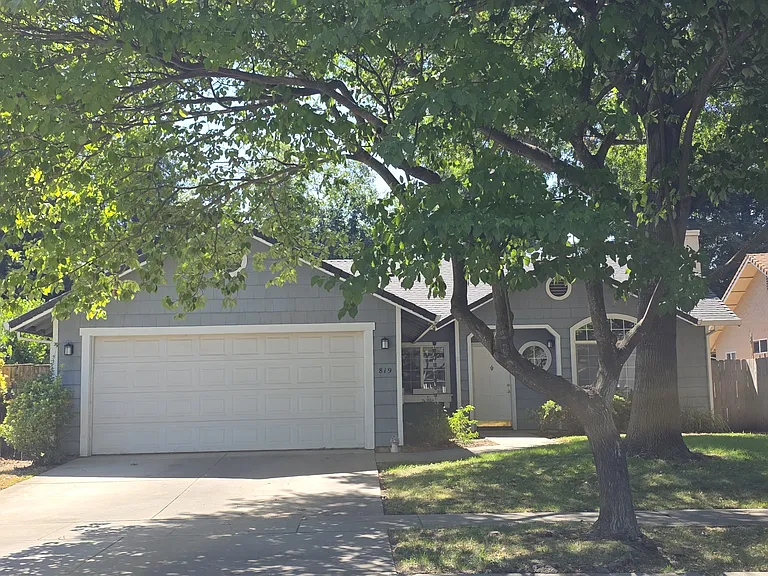 819 Black Walnut Way — Photo 1