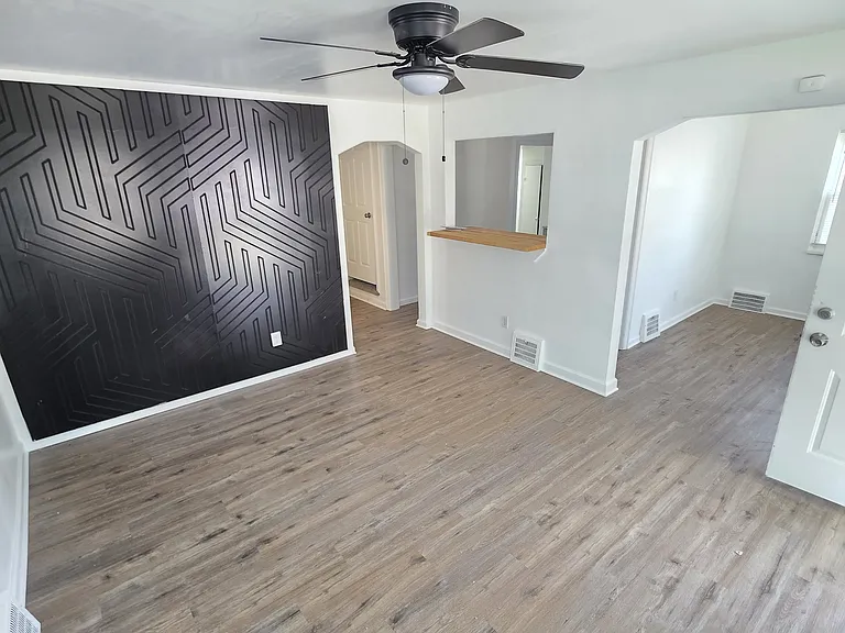 11415 Auburn St — Photo 4