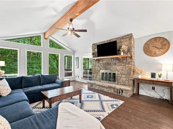 72 Elizabeth Dr, Bella Vista, AR 72715