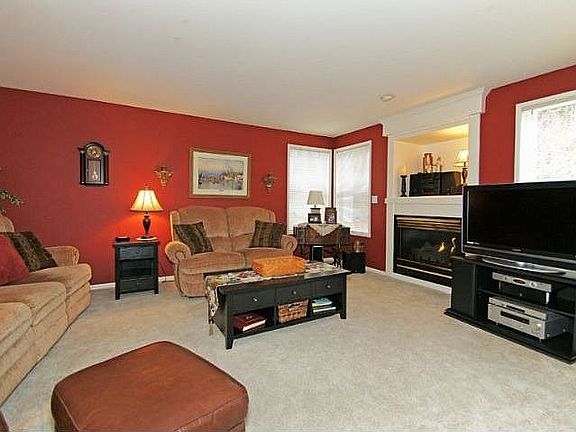 3rd image of 6212 152nd Pl SE