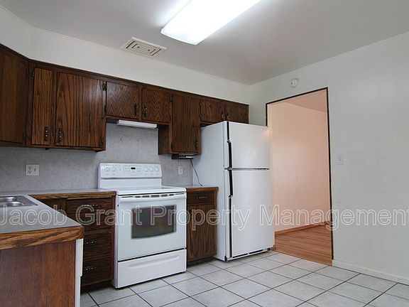 3rd image of 1517 Beverly Rd