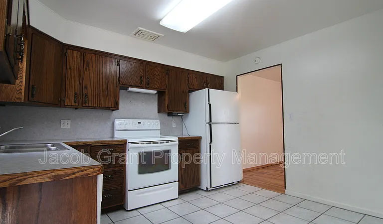 1517 Beverly Rd — Photo 3