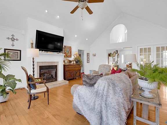 5th image of 64 Meadows Dr