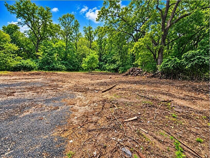 1st image of 5 Moore Ave