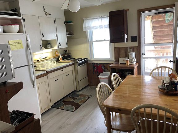 3rd image of 4356 Asbury Ave