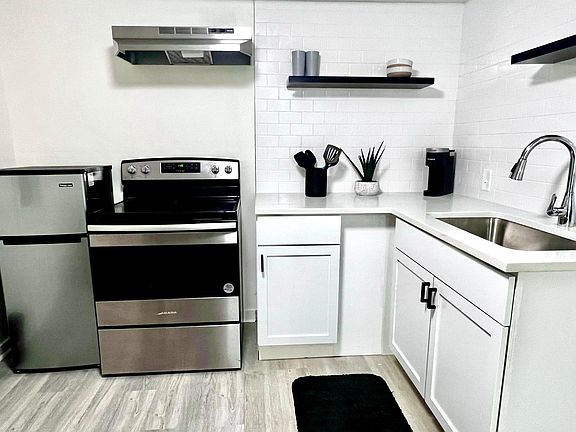 5th image of 610 S Edgefield Ave Unit B