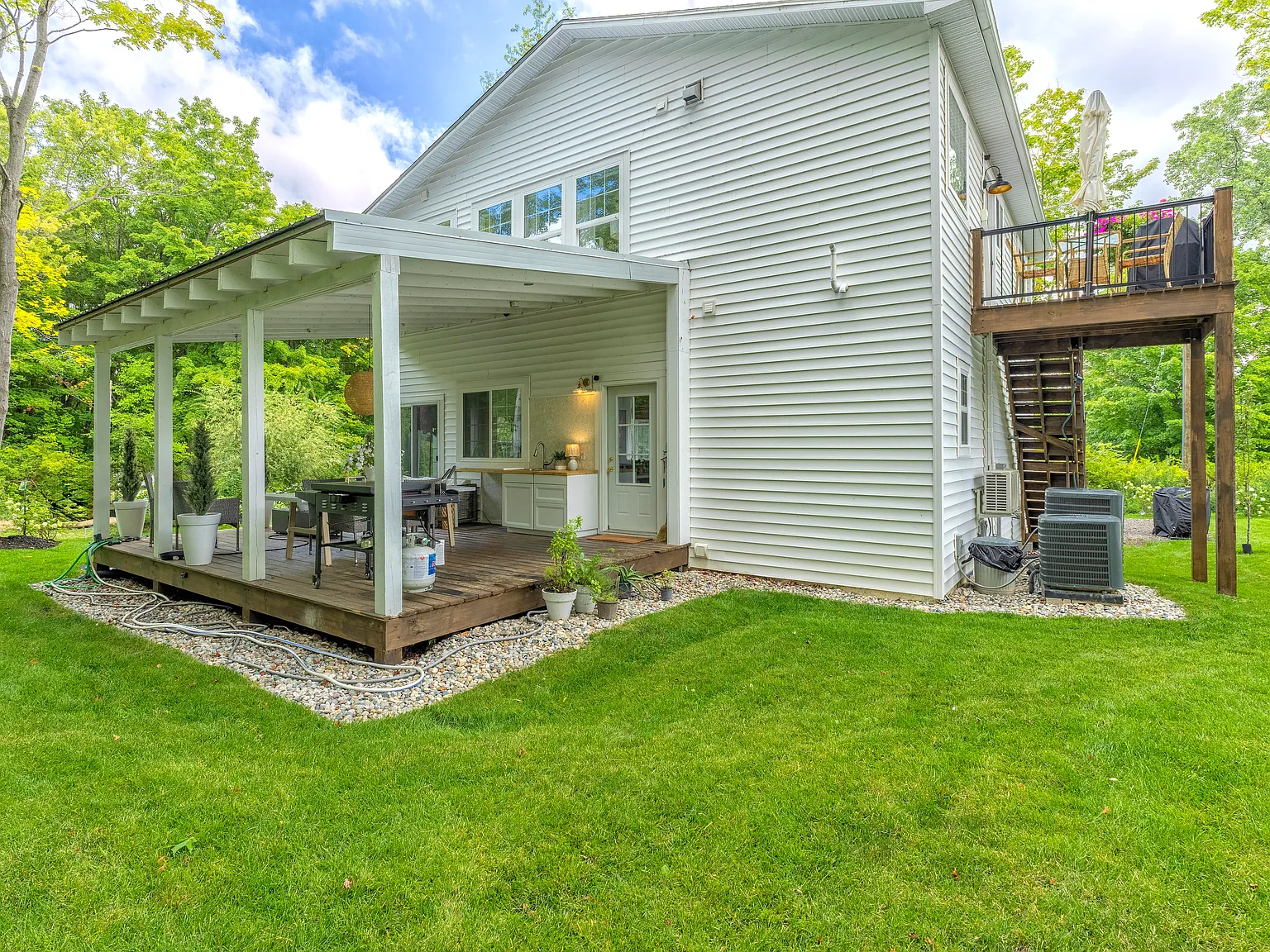 3 bed, 2.5 bath, 2121 sqft, $2,250 — Photo 2