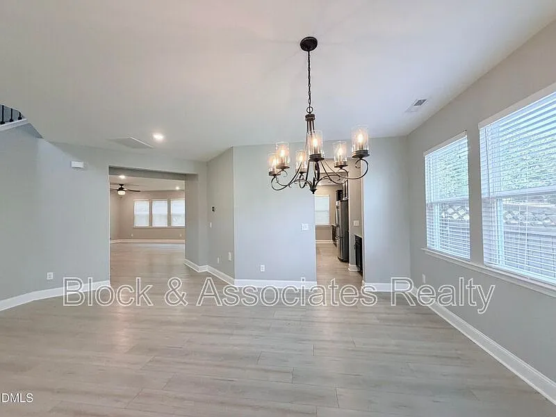 4 bed, 2.5 bath, $2,500 — Photo 3